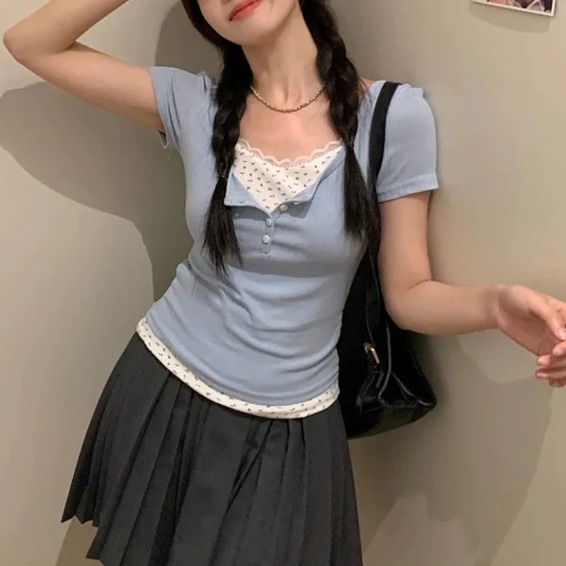Crop Blouse Linen - 女性用スイートレーストリムリブニットTシャツ 2026夏 スリムフィット半袖ボタンクロップトップ 韓国風カジュアルデイリーブラウス