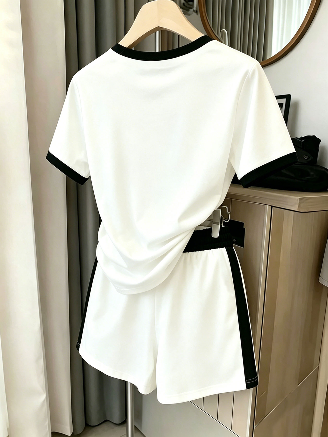 アメリカンハイストリートスタイルの女性用半袖ショーツセット、 - Summer Clothing Nyc のレビューと価格